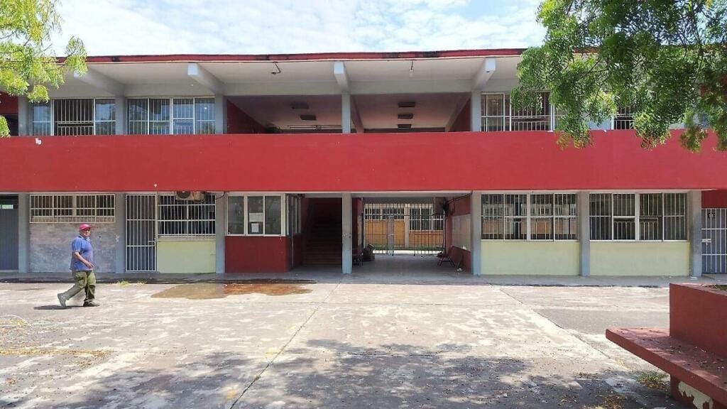 Robos en secundaria Salvador Díaz Mirón de Veracruz alcanzan 100 mil pesos 1 robos en secundaria salvador diaz miron de veracruz alcanzan 100 mil pesos